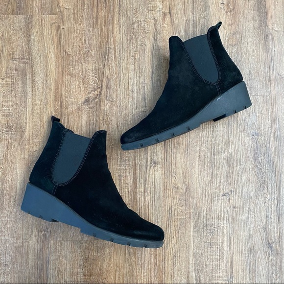 Flexx Slimmer Chelsea Wedge Booties 